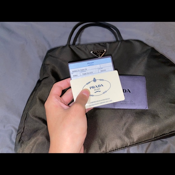 PRADA NYLON - SHOULDER BAG - Picture 2 of 6